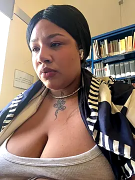 Snapshot of IamSashaLuv chatting on September 30, 9:14 am IamSashaLuv online show from September 30, 9:14 am