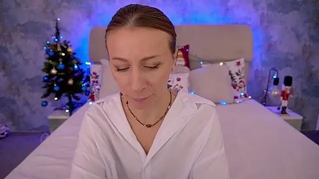 MirandaHobbs online show from December 16, 8:30 am