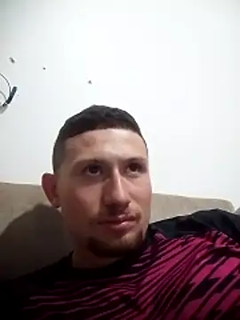 Snapshot of Juninho5755 chatting on November 18, 10:14 pm Juninho5755 online show from November 18, 10:14 pm