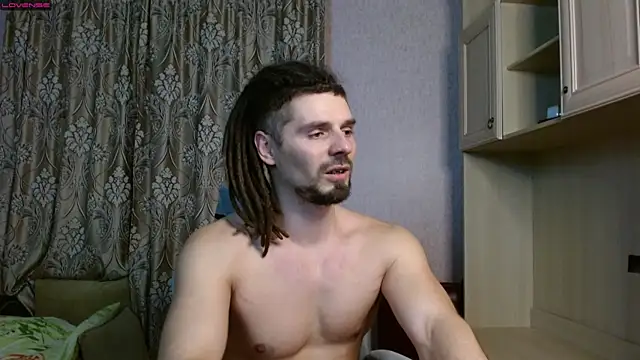Snapshot of Aestheticguy101 chatting on January 11, 2:47 pm Aestheticguy101 online show from January 11, 2:47 pm