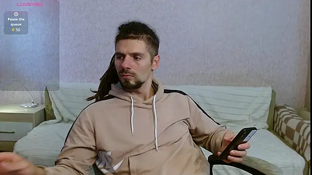 Snapshot of Aestheticguy101 chatting on October 12, 11:42 am Aestheticguy101 online show from October 12, 11:42 am