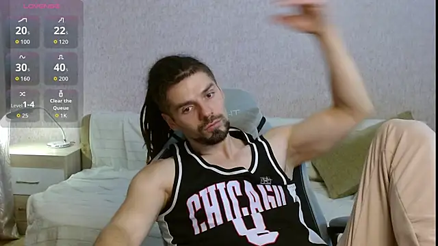 Snapshot of Aestheticguy101 chatting on October 14, 1:34 pm Aestheticguy101 online show from October 14, 1:34 pm