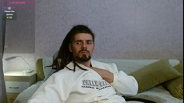 Snapshot of Aestheticguy101 chatting on October 15, 2:28 pm Aestheticguy101 online show from October 15, 2:28 pm