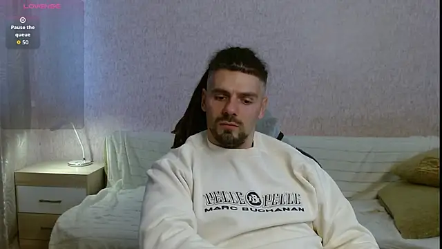 Snapshot of Aestheticguy101 chatting on October 17, 12:41 pm Aestheticguy101 online show from October 17, 12:41 pm