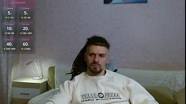 Snapshot of Aestheticguy101 chatting on October 18, 4:41 pm Aestheticguy101 online show from October 18, 4:41 pm