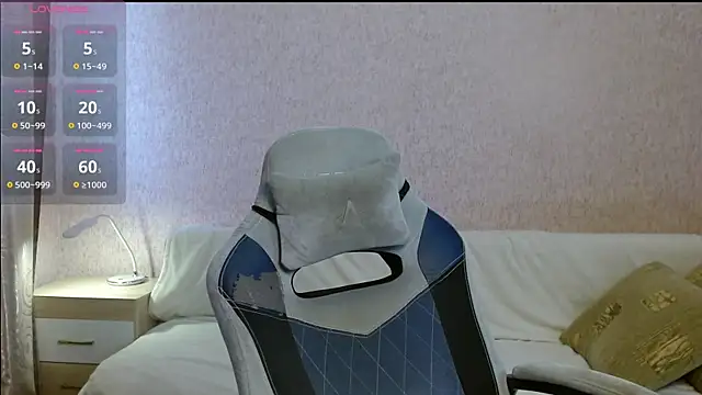 Snapshot of Aestheticguy101 chatting on October 24, 11:17 am Aestheticguy101 online show from October 24, 11:17 am