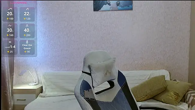 Snapshot of Aestheticguy101 chatting on October 31, 11:11 am Aestheticguy101 online show from October 31, 11:11 am