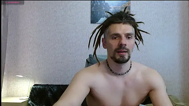 Snapshot of Aestheticguy101 chatting on May 11, 4:37 pm Aestheticguy101 online show from May 11, 4:37 pm