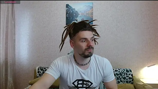 Snapshot of Aestheticguy101 chatting on May 18, 1:17 pm Aestheticguy101 online show from May 18, 1:17 pm