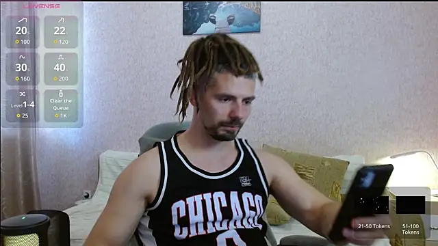 Snapshot of Aestheticguy101 chatting on July 4, 10:32 am Aestheticguy101 online show from July 4, 10:32 am