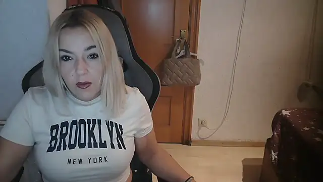 Snapshot of bekka__ chatting on October 31, 8:15 am bekka online show from October 31, 8:15 am