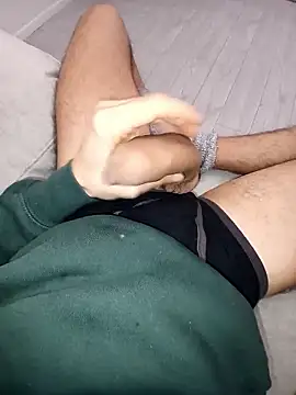 Snapshot of QuietBoy chatting on February 9, 5:06 pm QuietBoy online show from February 9, 5:06 pm