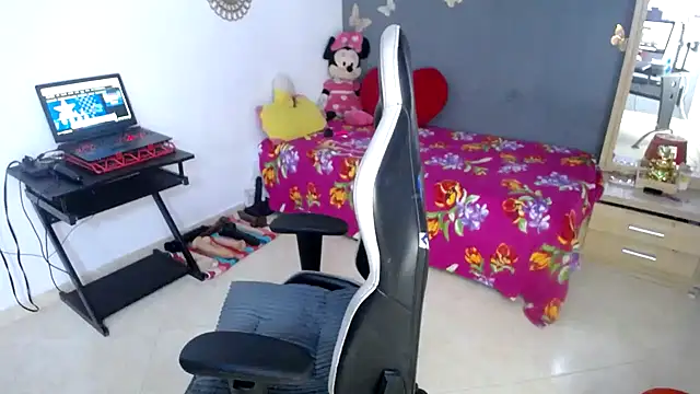 Snapshot of marysol83 chatting on July 30, 1:15 am marysol83 online show from July 30, 1:15 am