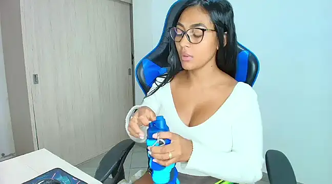 sophiax-x online show from December 10, 12:05 pm