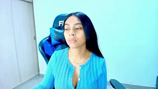 sophiax-x online show from January 19, 10:30 am