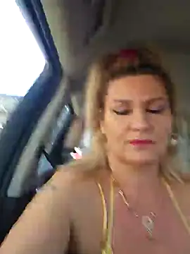 Snapshot of CRHYSTEL chatting on January 28, 1:49 pm CRHYSTEL online show from January 28, 1:49 pm