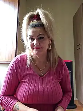 Snapshot of CRHYSTEL chatting on March 6, 12:19 pm CRHYSTEL online show from March 6, 12:19 pm