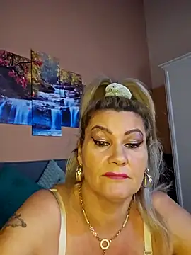 Snapshot of CRHYSTEL chatting on March 18, 8:36 am CRHYSTEL online show from March 18, 8:36 am