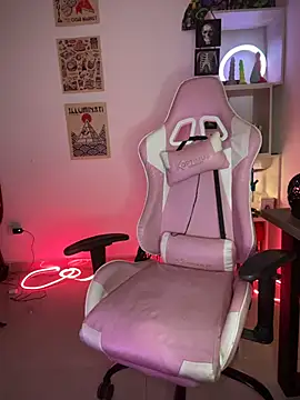 Snapshot of Emma_Wish chatting on November 20, 9:58 pm Emma Wish online show from November 20, 9:58 pm