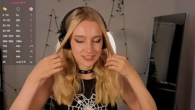 Snapshot of berrry_girl chatting on June 22, 12:24 pm berrry girl online show from June 22, 12:24 pm