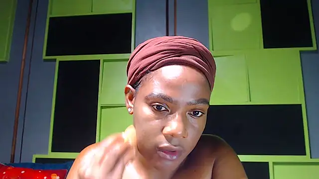 Snapshot of SexyAssDivaxxx chatting on February 28, 4:32 am SexyAssDivaxxx online show from February 28, 4:32 am