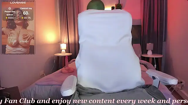 Snapshot of Galilea_Fox chatting on October 31, 2:56 am Galilea Fox online show from October 31, 2:56 am