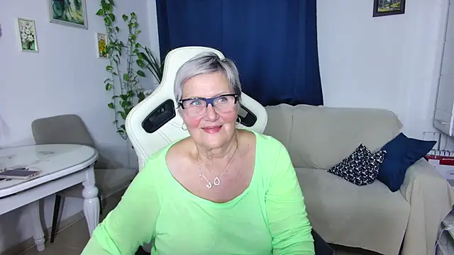 Snapshot of Selenna57 chatting on February 12, 7:09 pm Selenna57 online show from February 12, 7:09 pm