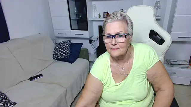Selenna57 online show from April 19, 5:01 pm