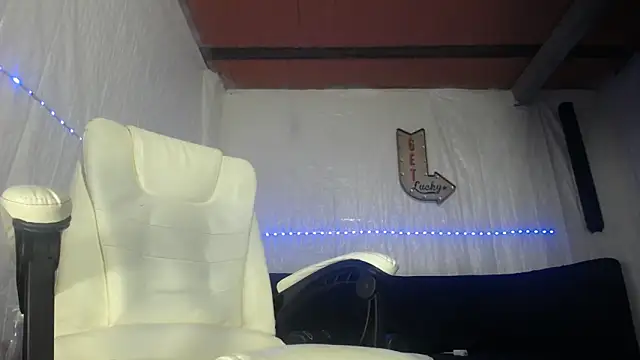 Snapshot of Carlo_yates chatting on June 7, 10:57 pm Carlo yates online show from June 7, 10:57 pm