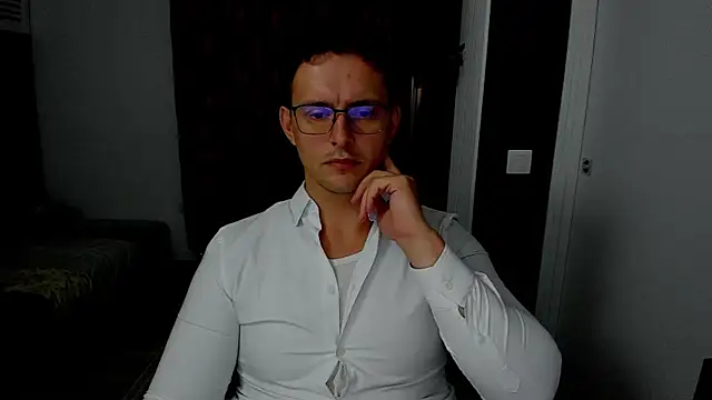 Snapshot of sexxymuscles4u chatting on October 19, 1:01 pm sexxymuscles4u online show from October 19, 1:01 pm