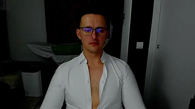 Snapshot of sexxymuscles4u chatting on November 5, 12:38 pm sexxymuscles4u online show from November 5, 12:38 pm