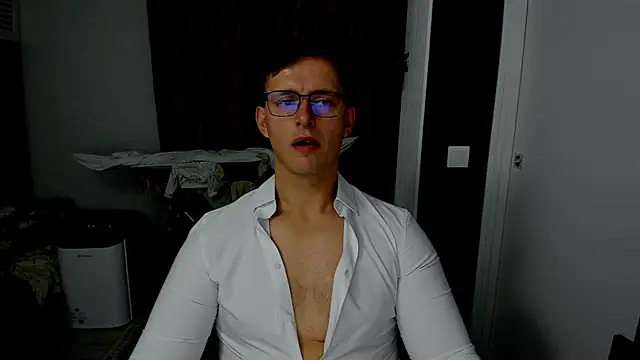 Snapshot of sexxymuscles4u chatting on November 6, 2:40 pm sexxymuscles4u online show from November 6, 2:40 pm