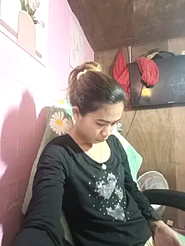 Snapshot of Cutie_body11 chatting on November 12, 11:25 pm Cutie body11 online show from November 12, 11:25 pm