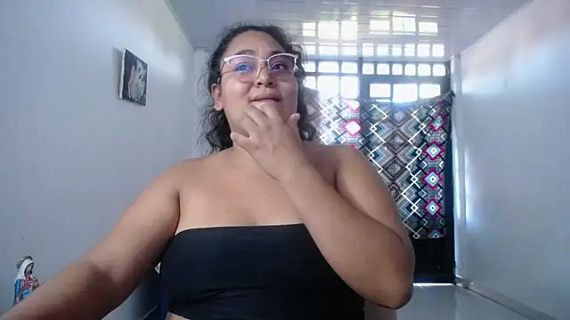 Snapshot of sirena_15 chatting on September 12, 9:59 pm sirena 15 online show from September 12, 9:59 pm