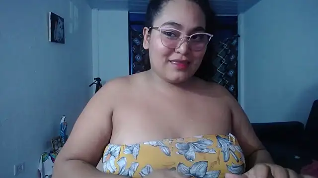 Snapshot of sirena_15 chatting on October 3, 5:15 am sirena 15 online show from October 3, 5:15 am