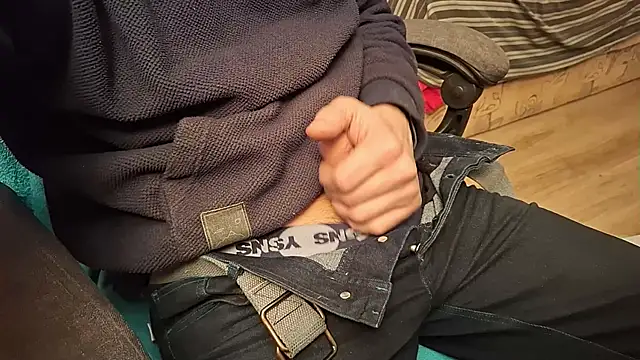 Snapshot of Danyell_K287 chatting on March 4, 12:49 am Danyell K287 online show from March 4, 12:49 am