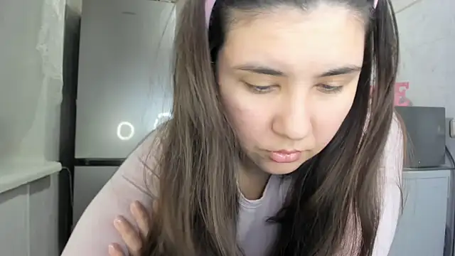 Snapshot of MiaMarrone chatting on December 22, 2:08 am MiaMarrone online show from December 22, 2:08 am