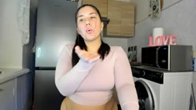 Snapshot of MiaMarrone chatting on March 7, 12:18 am MiaMarrone online show from March 7, 12:18 am