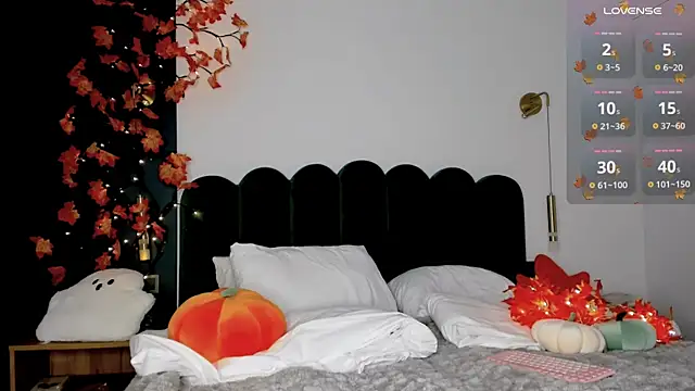 Snapshot of BondGirll chatting on October 24, 6:32 am BondGirll online show from October 24, 6:32 am