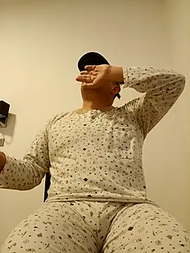 chicoguapo8 online show from October 10, 8:35 am