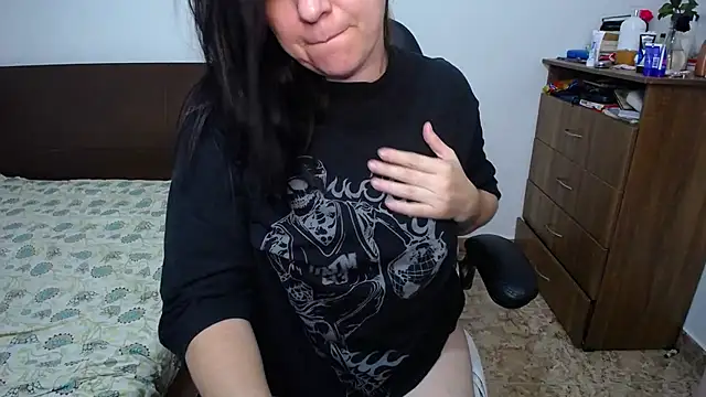 Snapshot of alexa_milsf chatting on October 7, 1:36 am alexa milsf online show from October 7, 1:36 am