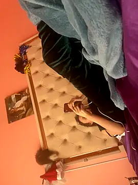 Flossy Vettie online show from October 7, 11:40 am