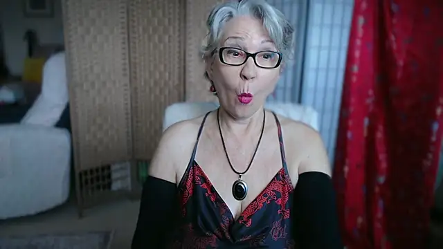 petradaniels online show from April 17, 8:01 pm