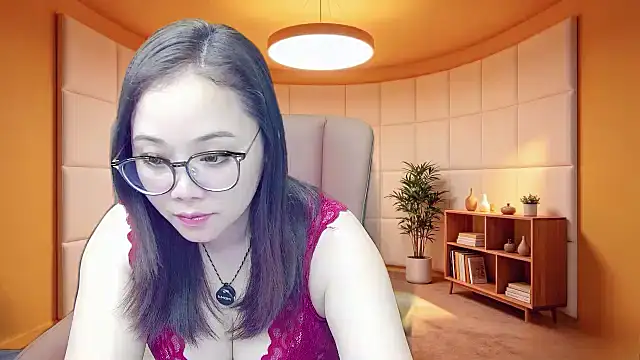Snapshot of Giuliam chatting on May 14, 1:29 pm Giuliam online show from May 14, 1:29 pm