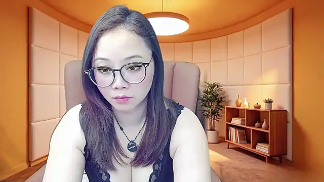 Snapshot of Giuliam chatting on May 28, 6:27 pm Giuliam online show from May 28, 6:27 pm