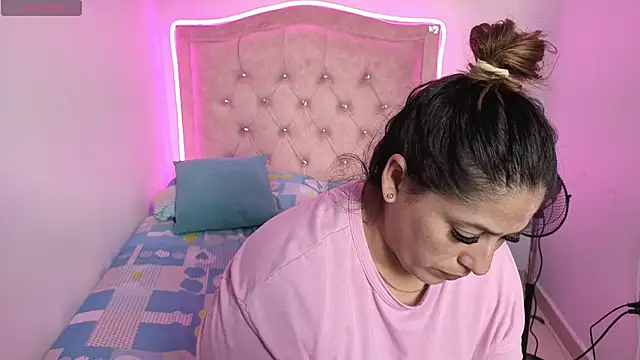 Nazlyy30 online show from October 26, 9:31 pm