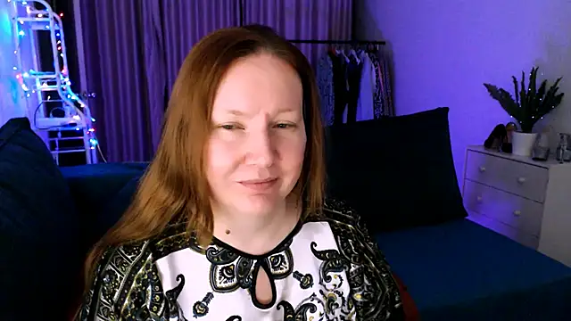 Snapshot of GoddessLara chatting on December 10, 11:19 pm GoddessLara online show from December 10, 11:19 pm