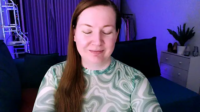 Snapshot of GoddessLara chatting on December 22, 9:20 pm GoddessLara online show from December 22, 9:20 pm