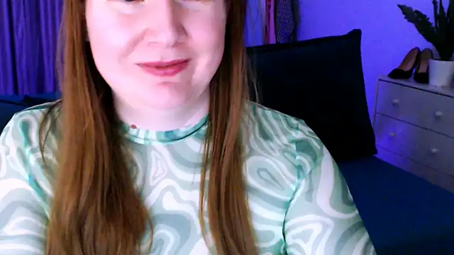 Snapshot of GoddessLara chatting on December 23, 12:25 am GoddessLara online show from December 23, 12:25 am