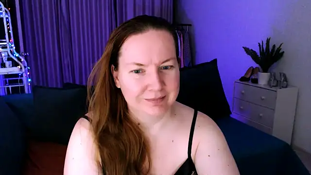 Snapshot of GoddessLara chatting on December 25, 10:59 pm GoddessLara online show from December 25, 10:59 pm